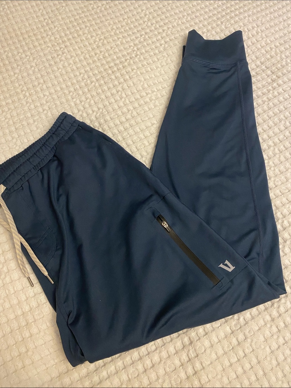 Vuori L Sundays best joggers excellent condition